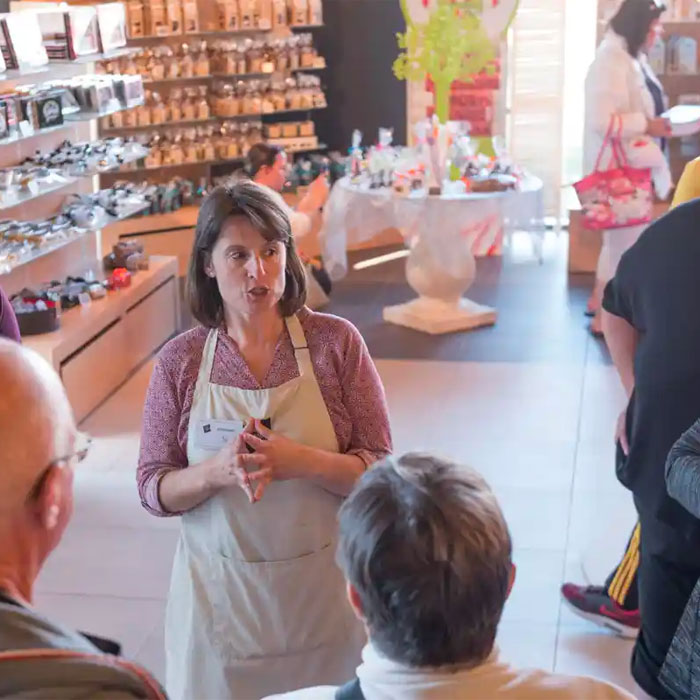 Visites-guidees-Chocolatier-Sablais-5-carre